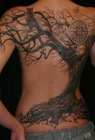 背部孤独的神秘树与猫头鹰纹身图案