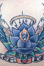 背部old school燕子花朵和字母纹身图案