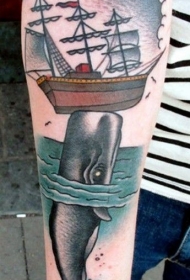 手臂old school鲸和帆船纹身图案