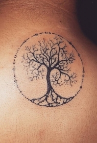 黑白简单神秘的上圆形树背部纹身图案