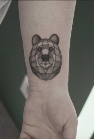 手腕黑色的卡通熊头纹身图案
