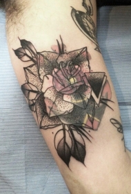 大臂点刺手绘黑白小玫瑰纹身图案