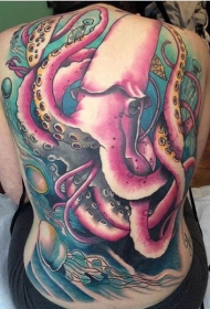 背部卡通风格粉红色的鱿鱼纹身图案