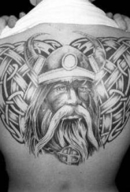 背部凯尔特结与维京战士纹身图案