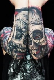 手臂亚洲风格的五彩怪物骷髅纹身图案