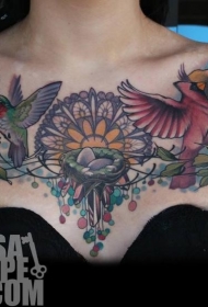 胸部old school彩色各种鸟类与鲜花纹身图案