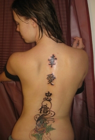 背部中国风汉字和玫瑰纹身图案