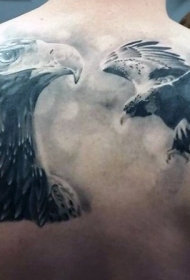 背部华丽的写实黑白鹰个性纹身图案