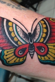 美丽的传统蝴蝶手臂纹身图案