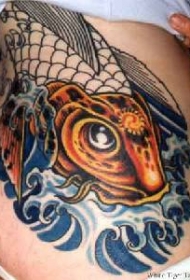 神秘的黄金锦鲤鱼个性纹身图案