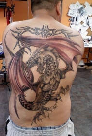 背部奇妙的幻想龙纹身图案