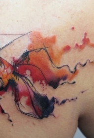 水彩风格有趣的金鱼背部纹身图案