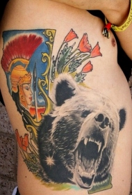 侧肋黑灰色写实熊头纹身图案