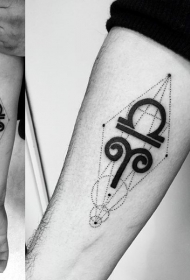 小臂神秘黑色几何与星座符号纹身图案