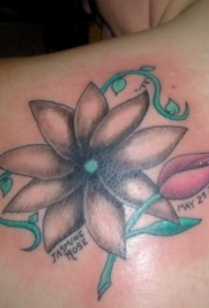 背部可爱的茉莉花和郁金香纹身图案