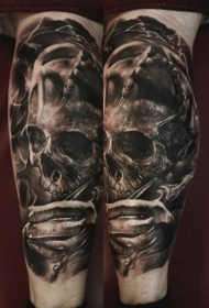 小腿黑灰风格令人毛骨悚然的骷髅纹身图案