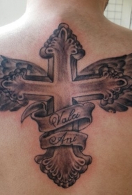 背部有翅膀的十字架纪念纹身图案