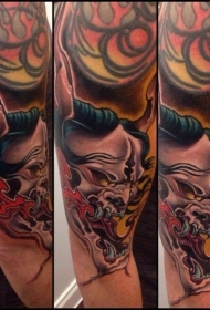 手臂亚洲风格的恶魔头像纹身图案