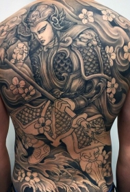 背部绚丽细致的武士和各种花卉纹身图案