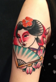 亚洲多彩的艺妓和扇子大臂纹身图案