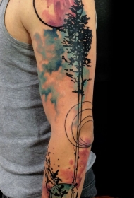 手臂上的水彩树泼墨纹身图案