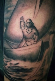 手臂黑色的男子在船上纹身图案
