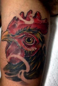 手臂绘制非常逼真的公鸡头部纹身图案