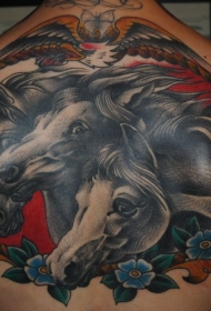 new school背部彩绘马和花朵纹身图案