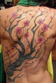 背部可爱的彩色樱花树纹身图案