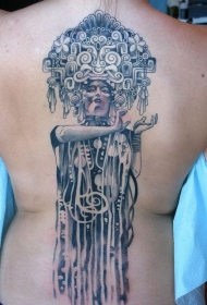 背部怪异的女人纹身图案