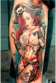 卡通风性感的女性海盗彩绘手臂纹身图案