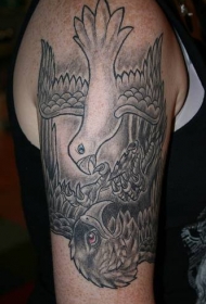 手臂黑灰鸽子与老鹰纹身图案