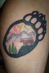 带有自然景观的熊爪轮廓纹身图案