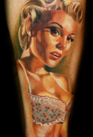 手臂写实性感诱惑的女性肖像纹身图案
