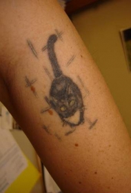 手臂黑色的猫纹身图案