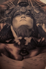 背部巨大神秘的古代女性与金字塔和眼睛纹身图案