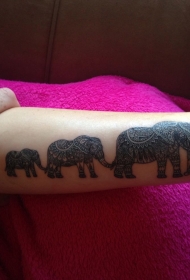 手臂美好的梵花装饰大象家族纹身图案