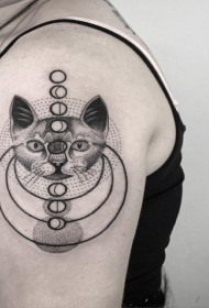 大臂黑色雕刻风格猫头与行星纹身图案