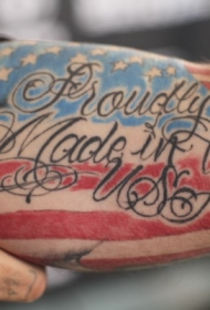 大臂自豪的美国国旗字母纹身图案