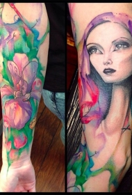 小臂水彩花朵和女人肖像纹身图案