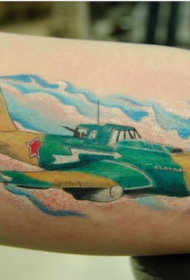 大臂华丽的彩绘老式战斗机纹身图案
