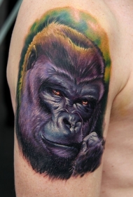 手臂漂亮的写实彩色大猩猩纹身图案