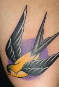彩色好看的燕子纹身图案