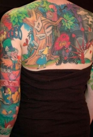 背部彩色的爱丽丝梦游仙境卡通纹身图案