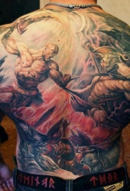 背部两个勇士在血腥决斗彩色纹身图案