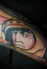 手臂复古风格的彩色宇航员纹身图案