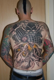 背部日式武士战斗龙纹身图案
