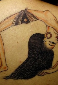 背部女孩在桥姿势纹身图案