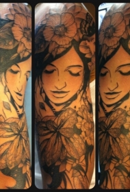 old school大臂黑白女性肖像与各种花卉纹身图案