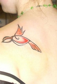 背部简约的红色小鸟纹身图案